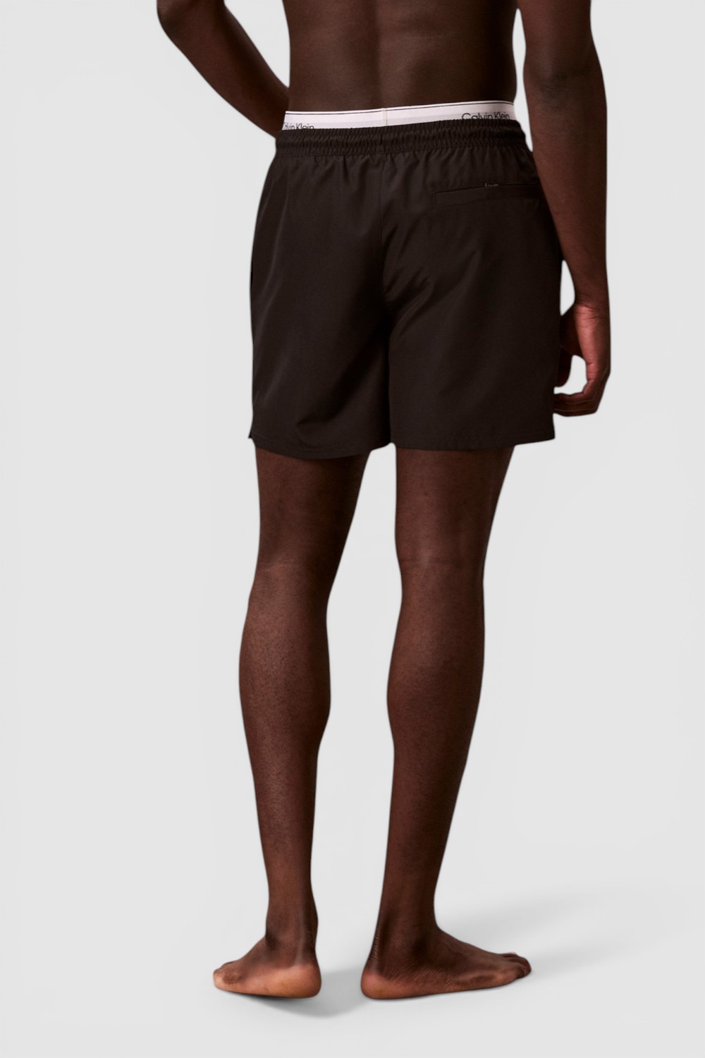 תמונת דוגמן אחורית של מכנסי בגד ים