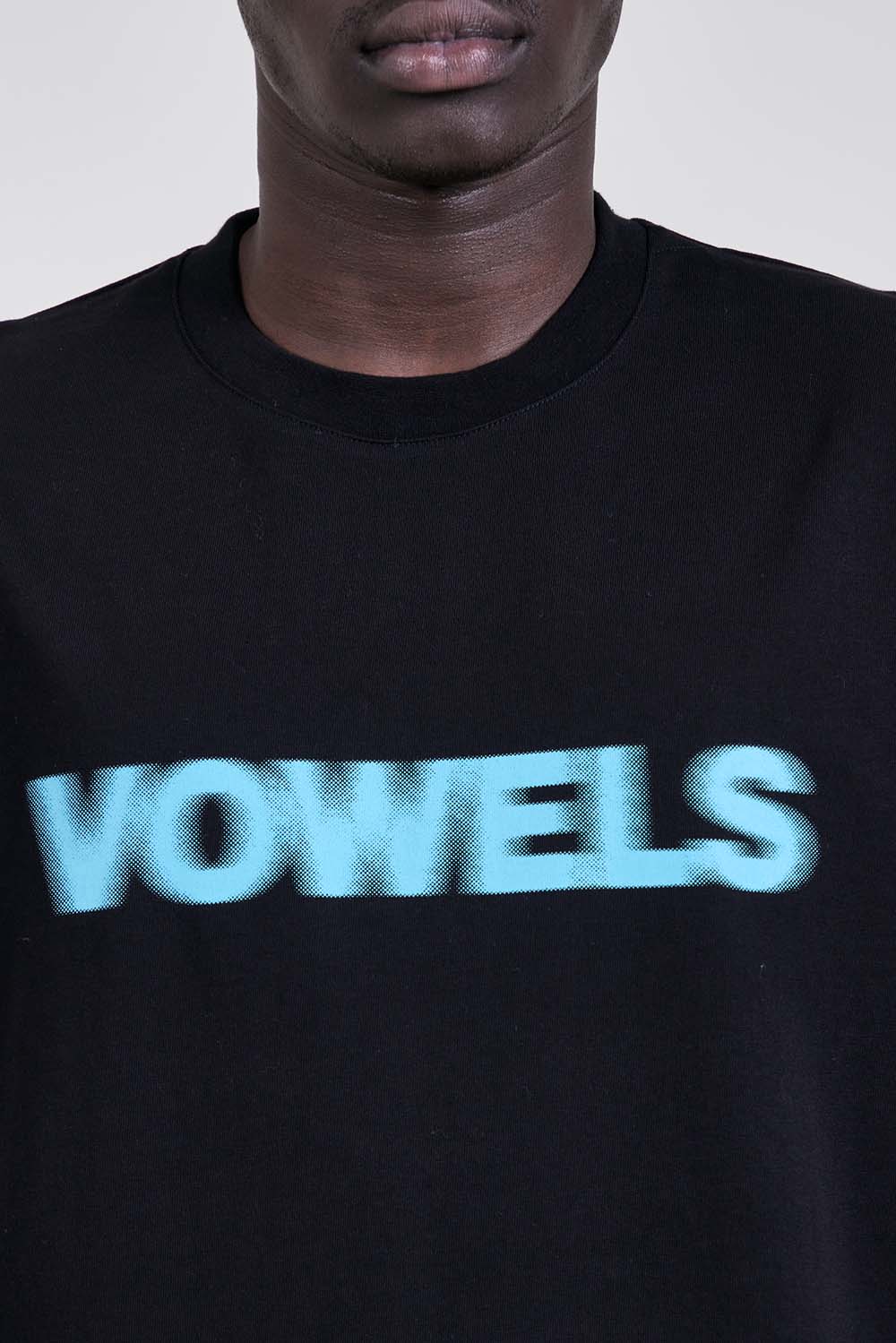 תמונת תקריב דוגמן של חולצת טי