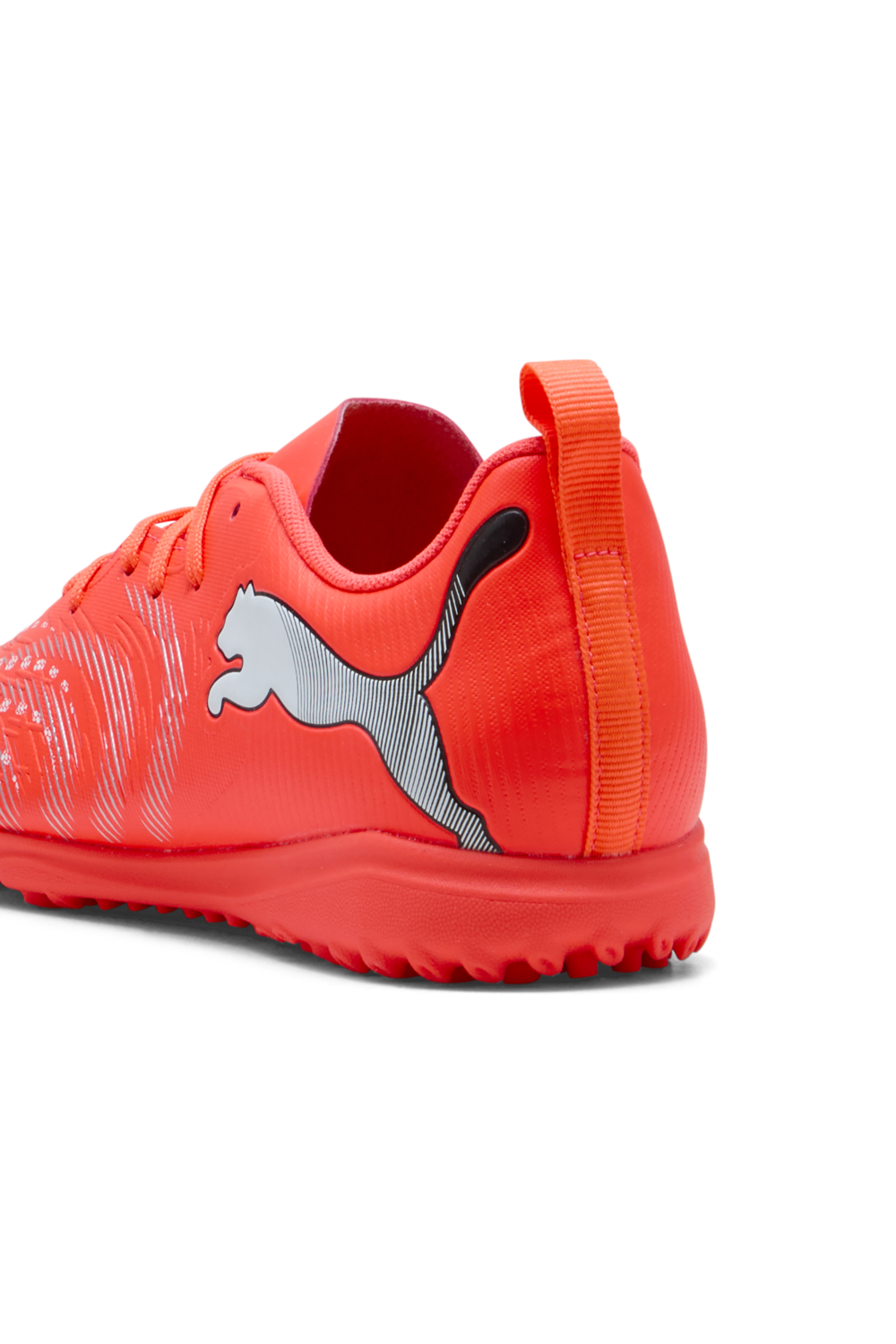 תמונת פנים של נעלי סניקרס