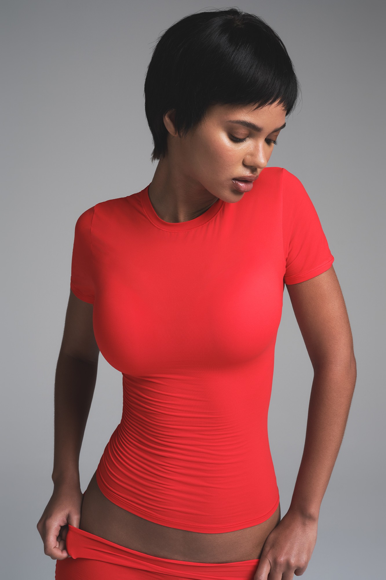 תמונת תקריב דוגמן של SHORT SLEEVE T-SHIRT