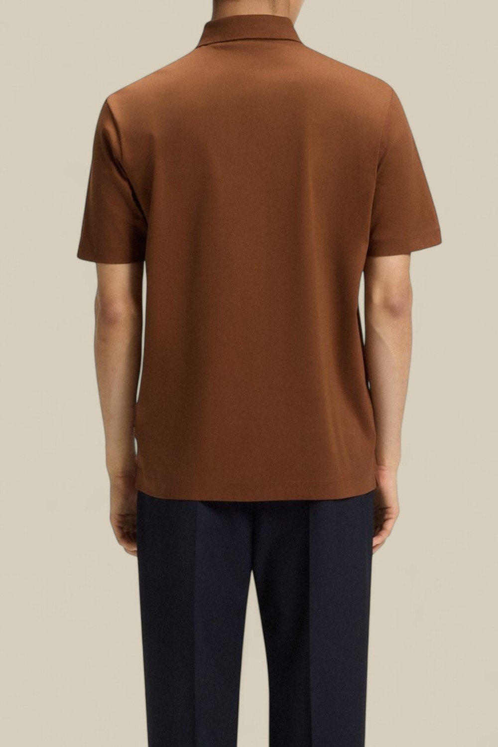 תמונת דוגמן אחורית של חולצת פולו