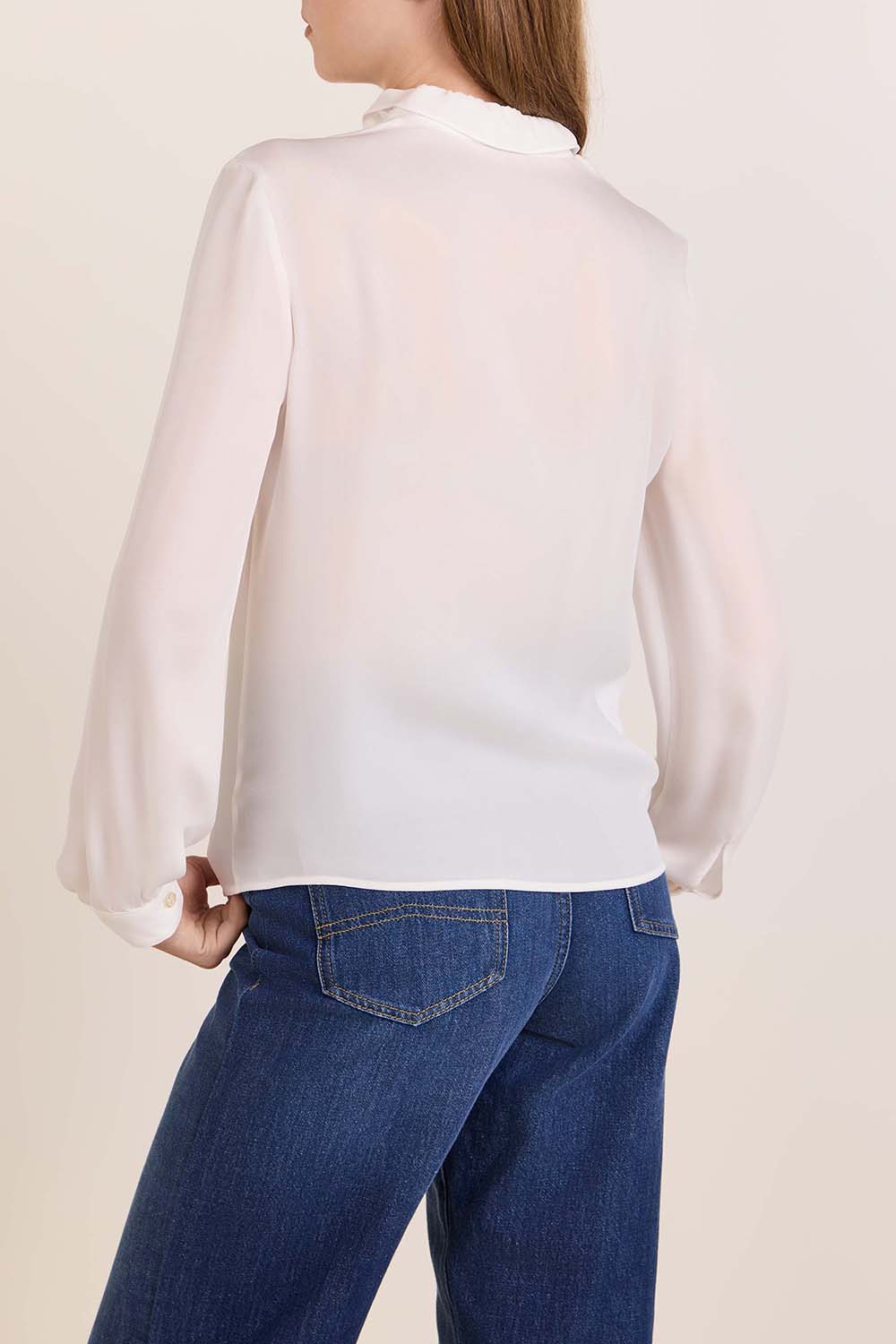 תמונת דוגמן אחורית של חולצת מכופתרת