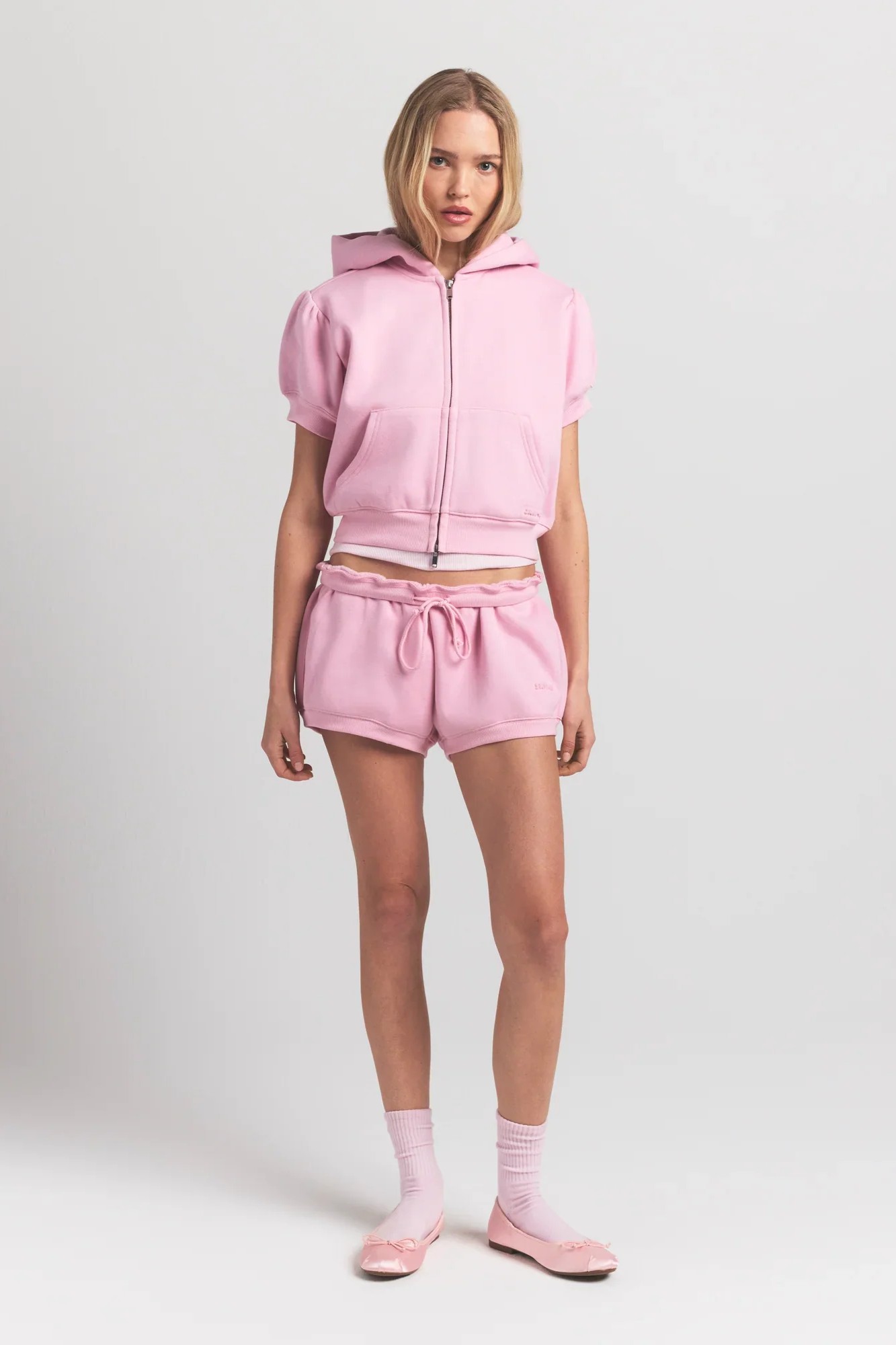 תמונת דוגמן קידמית של BUBBLE SLEEVE ZIP UP