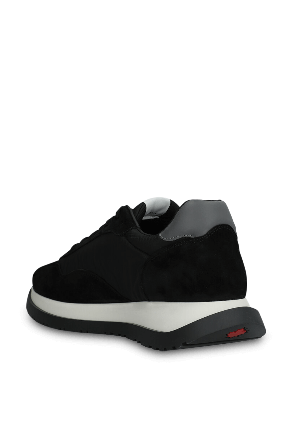 תמונה אחורית של נעלי סניקרס