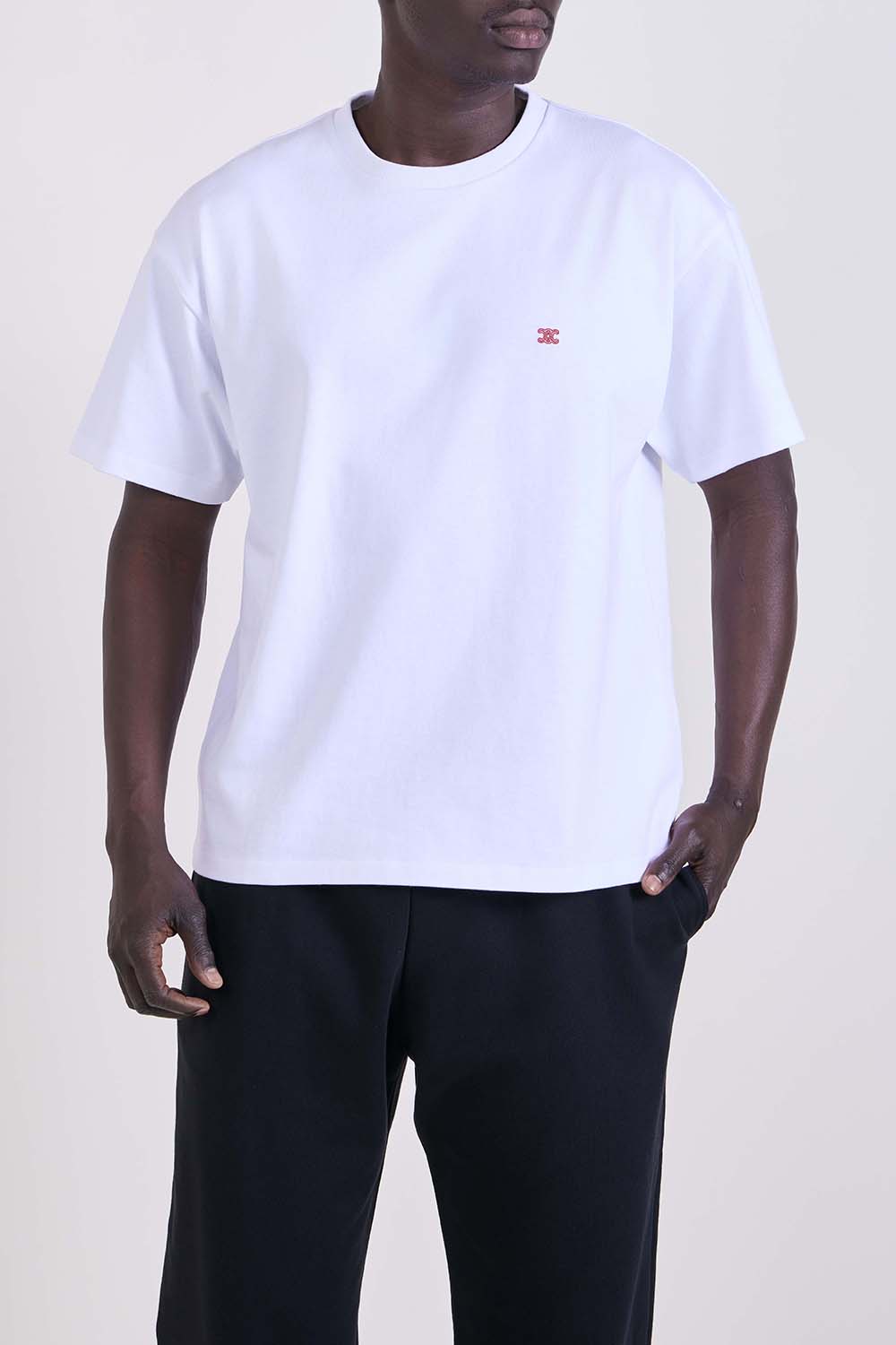 תמונת דוגמן קידמית של חולצת טי בגזרה רחבה