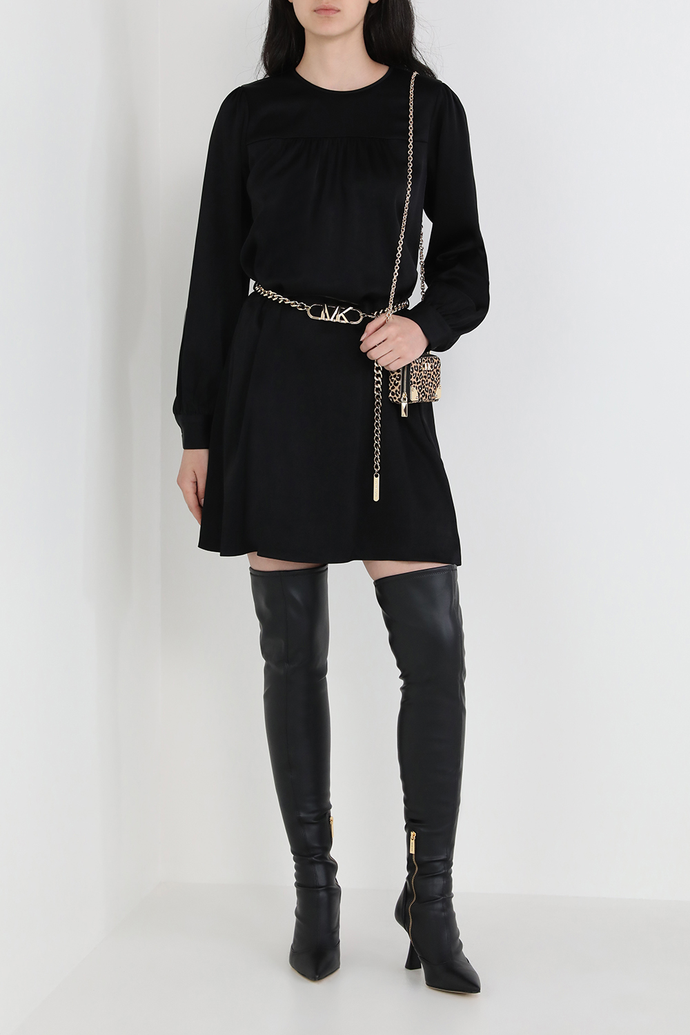 תמונת דוגמן קידמית של מגפי עקב קלרה