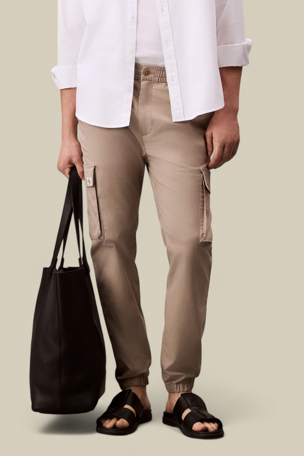 תמונת דוגמן קידמית של מכנסי קרגו סקיני