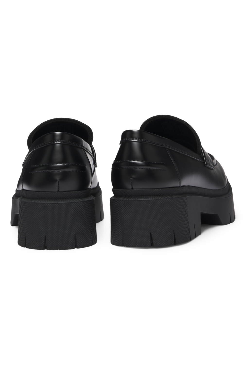 תמונת תקריב של נעלי מוקסין