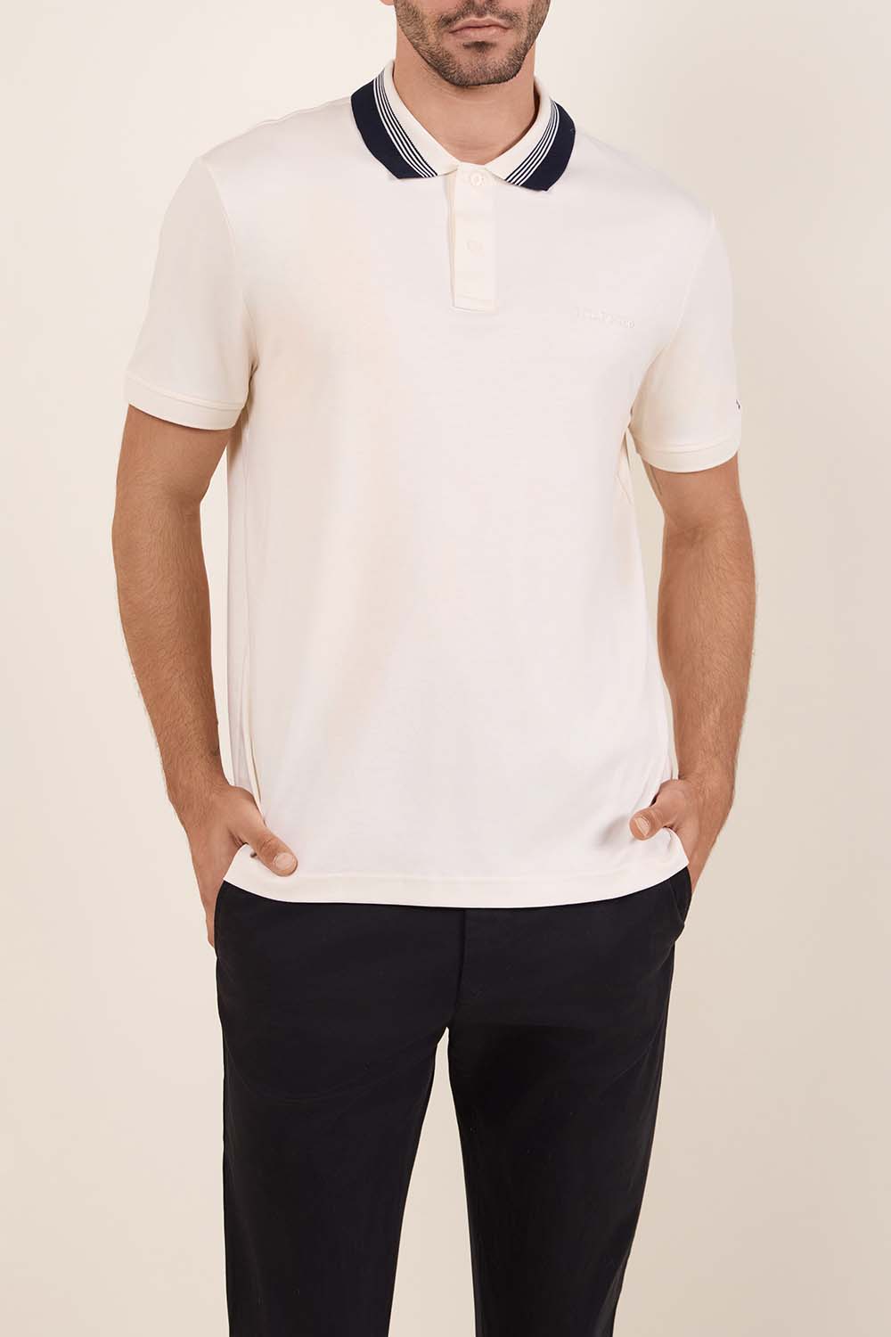 תמונת דוגמן קידמית של חולצת פולו