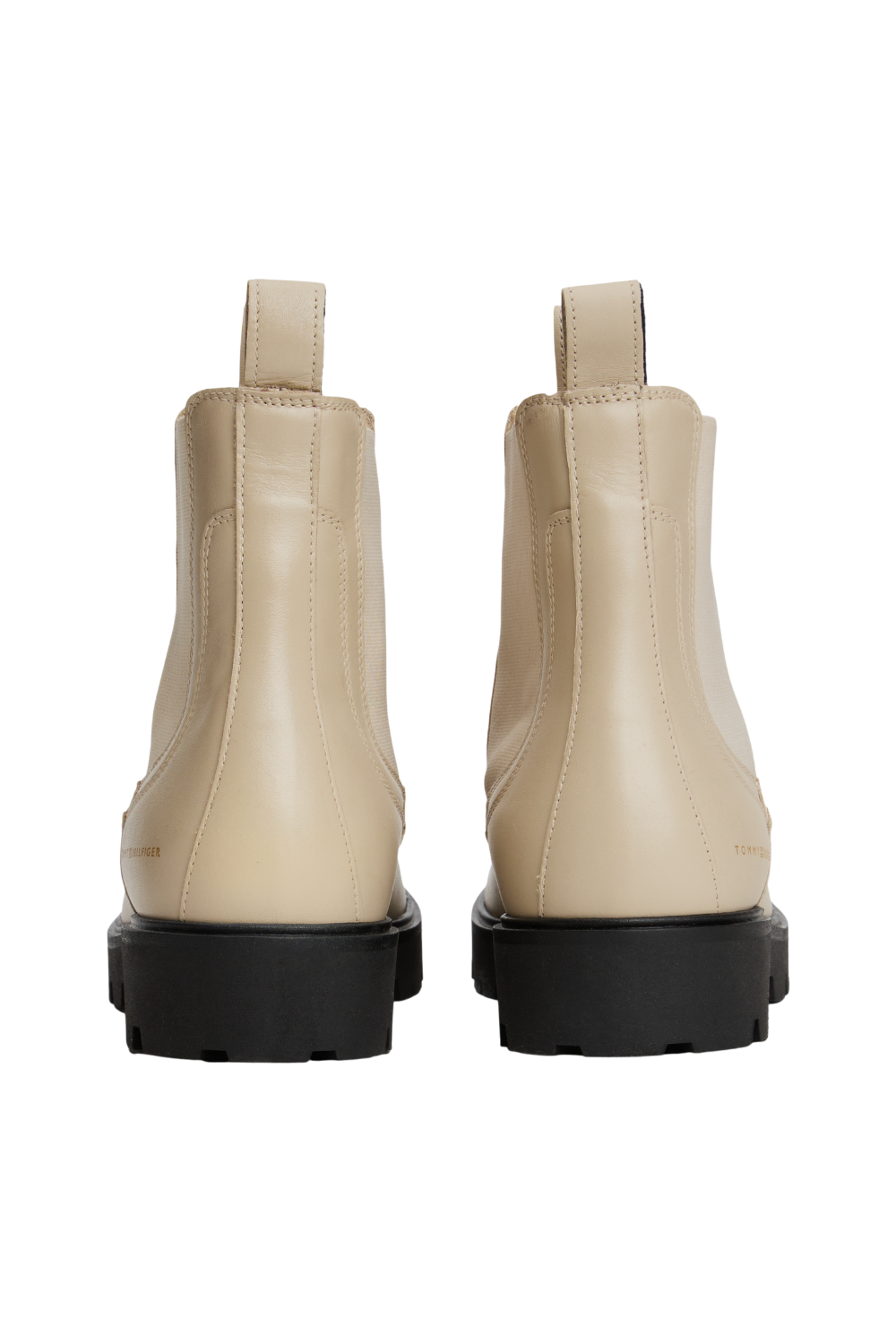 תמונת תקריב של מגפיים