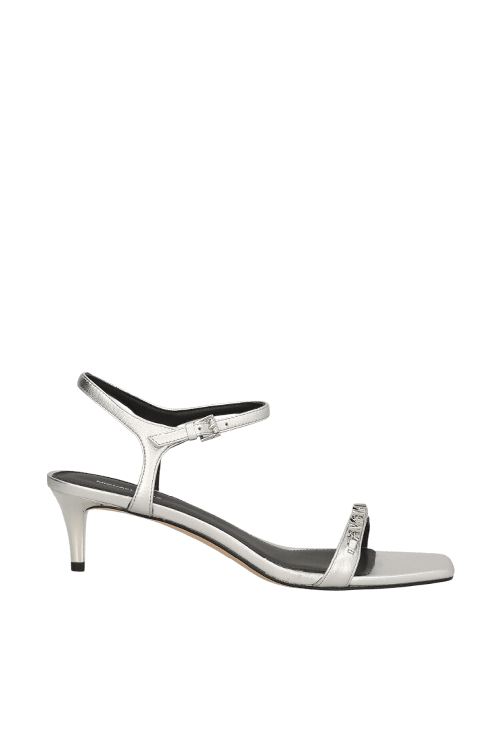 תמונה קידמית של סנדלי עקב