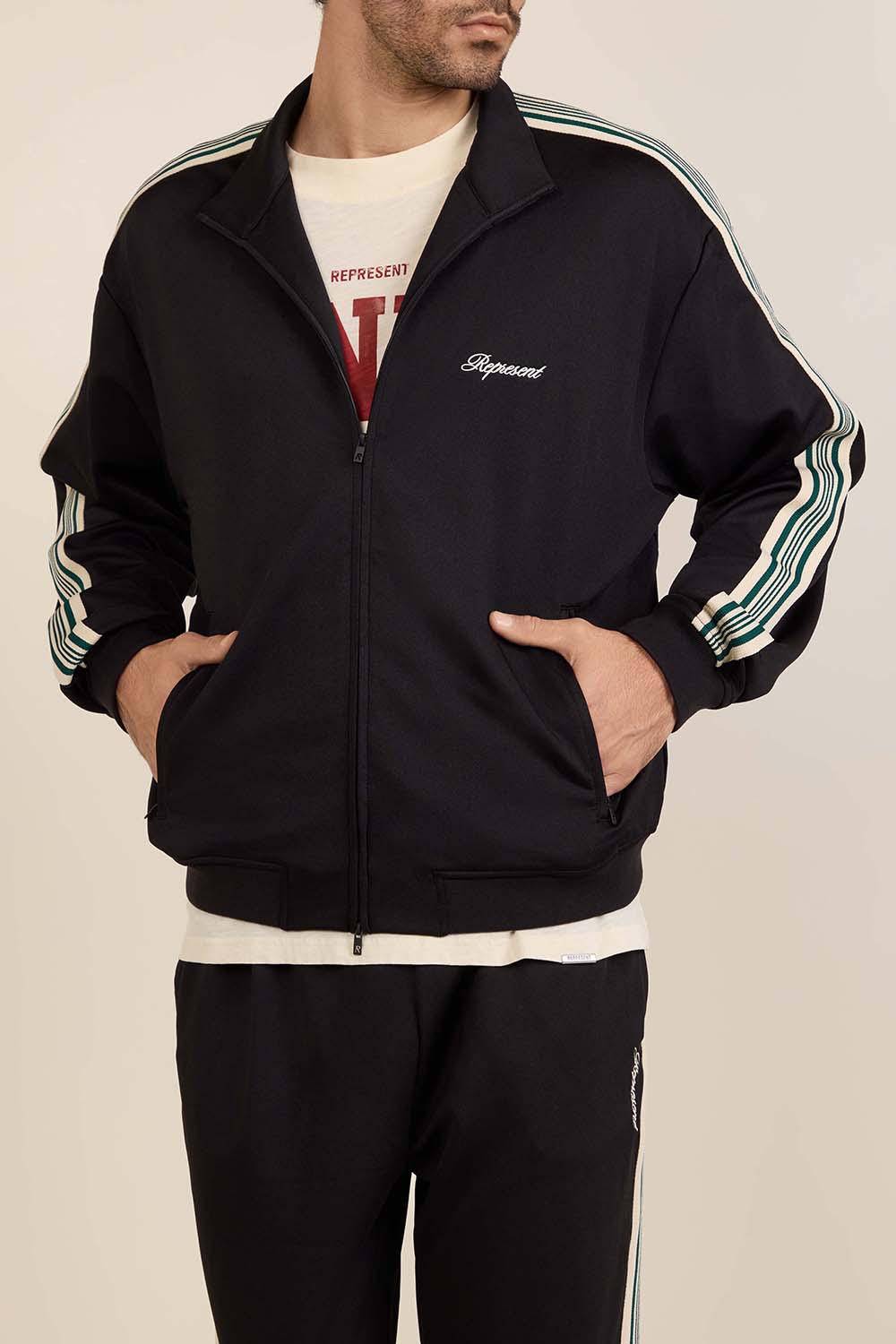 תמונת דוגמן קידמית של סווטשירט עם רוכסן