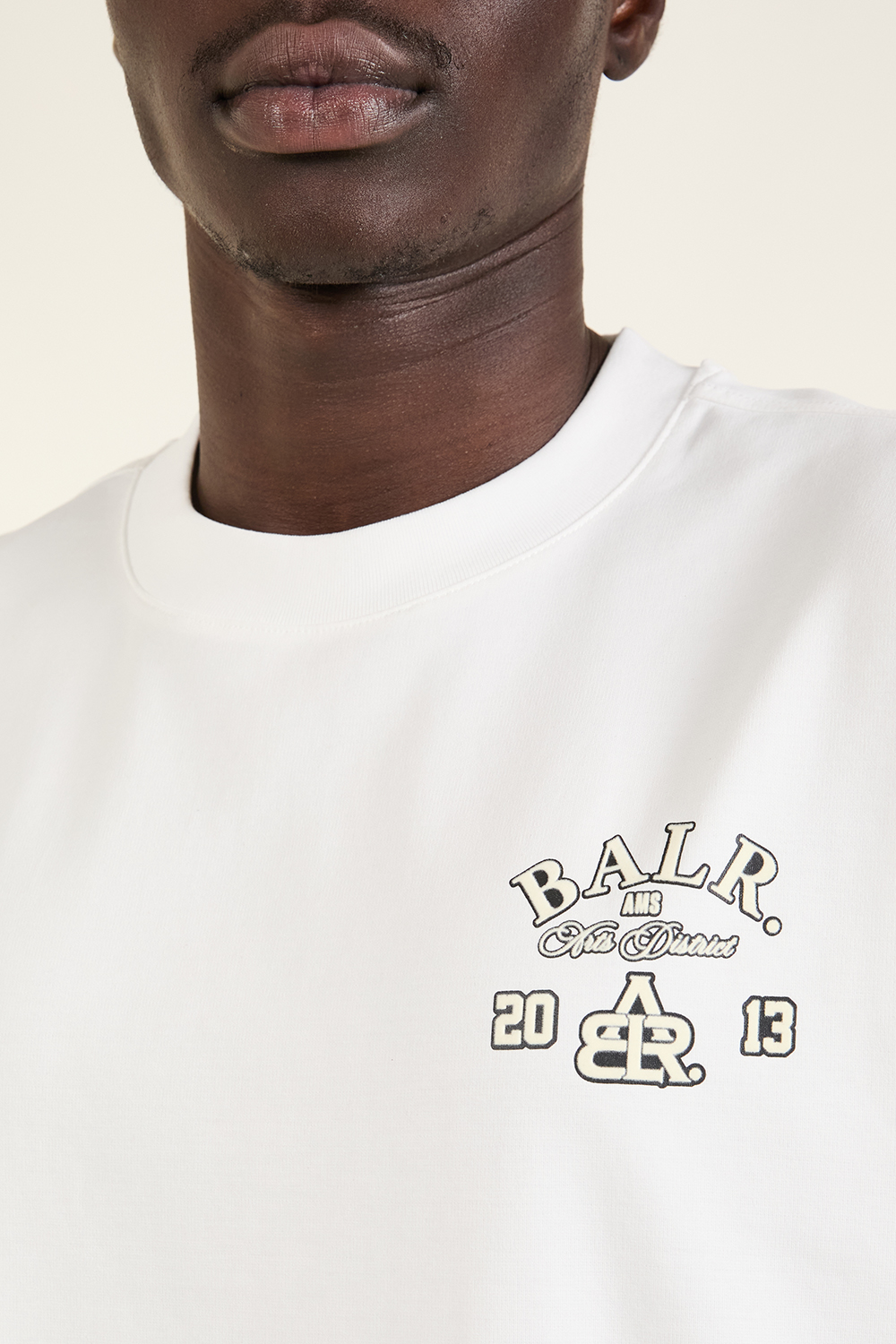 תמונת תקריב דוגמן של חולצת טי