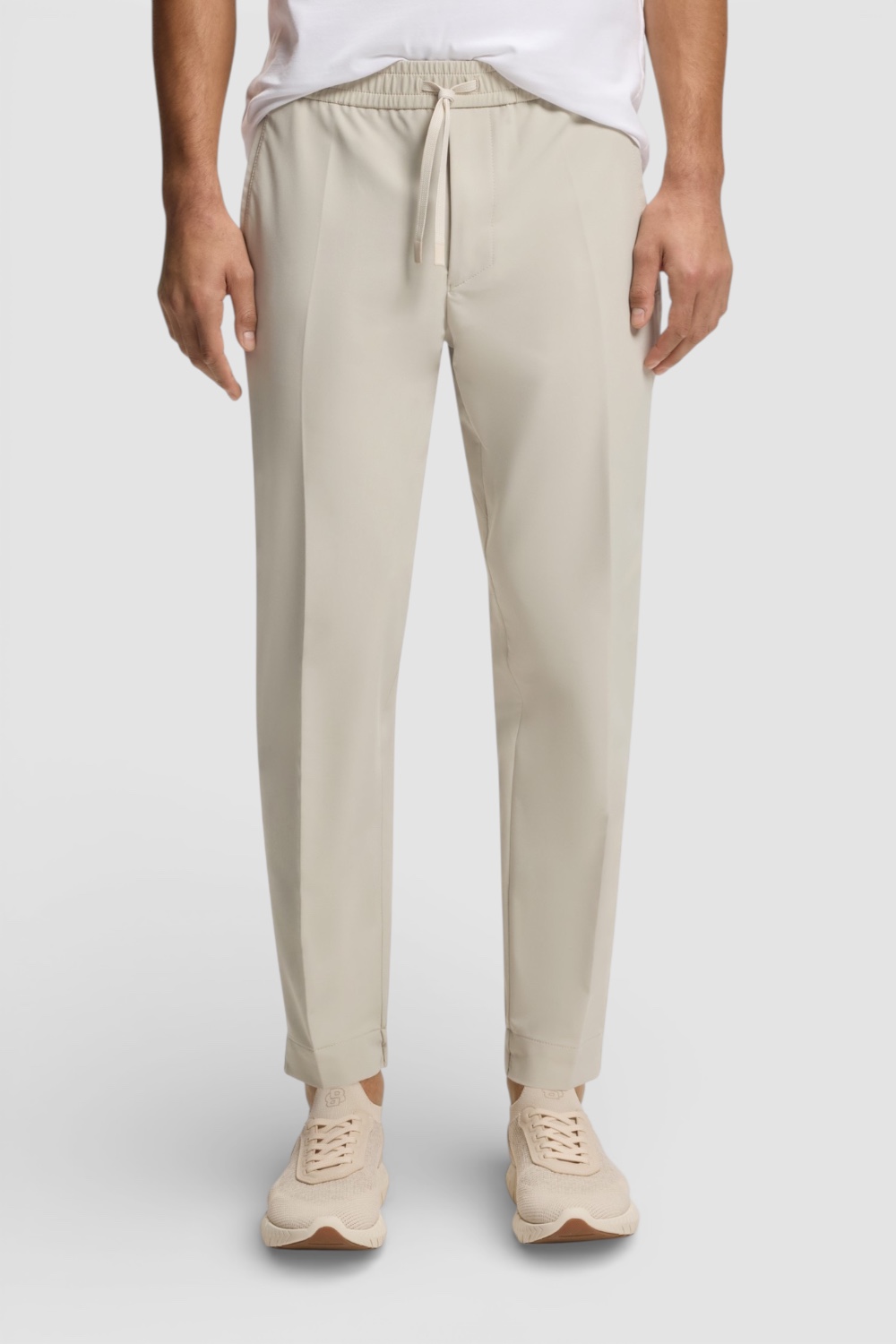 תמונת דוגמן קידמית של מכנסי ג'וגר סלים