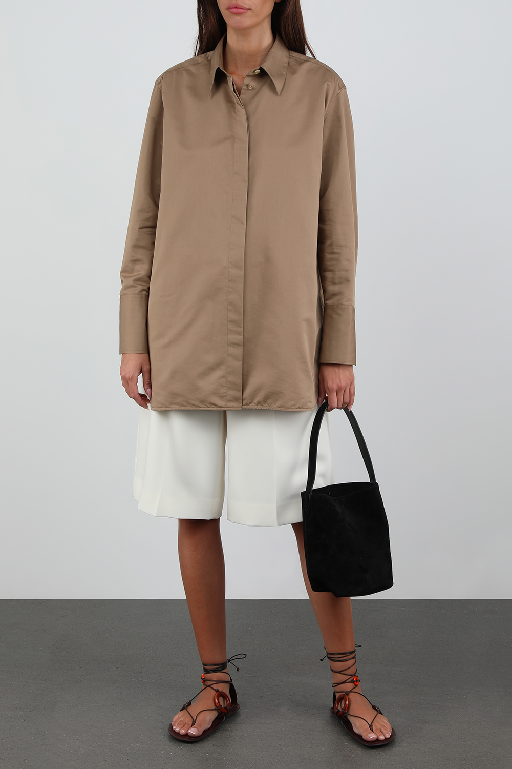 תמונת דוגמן קידמית של תיק נשיאה מוארך שחור