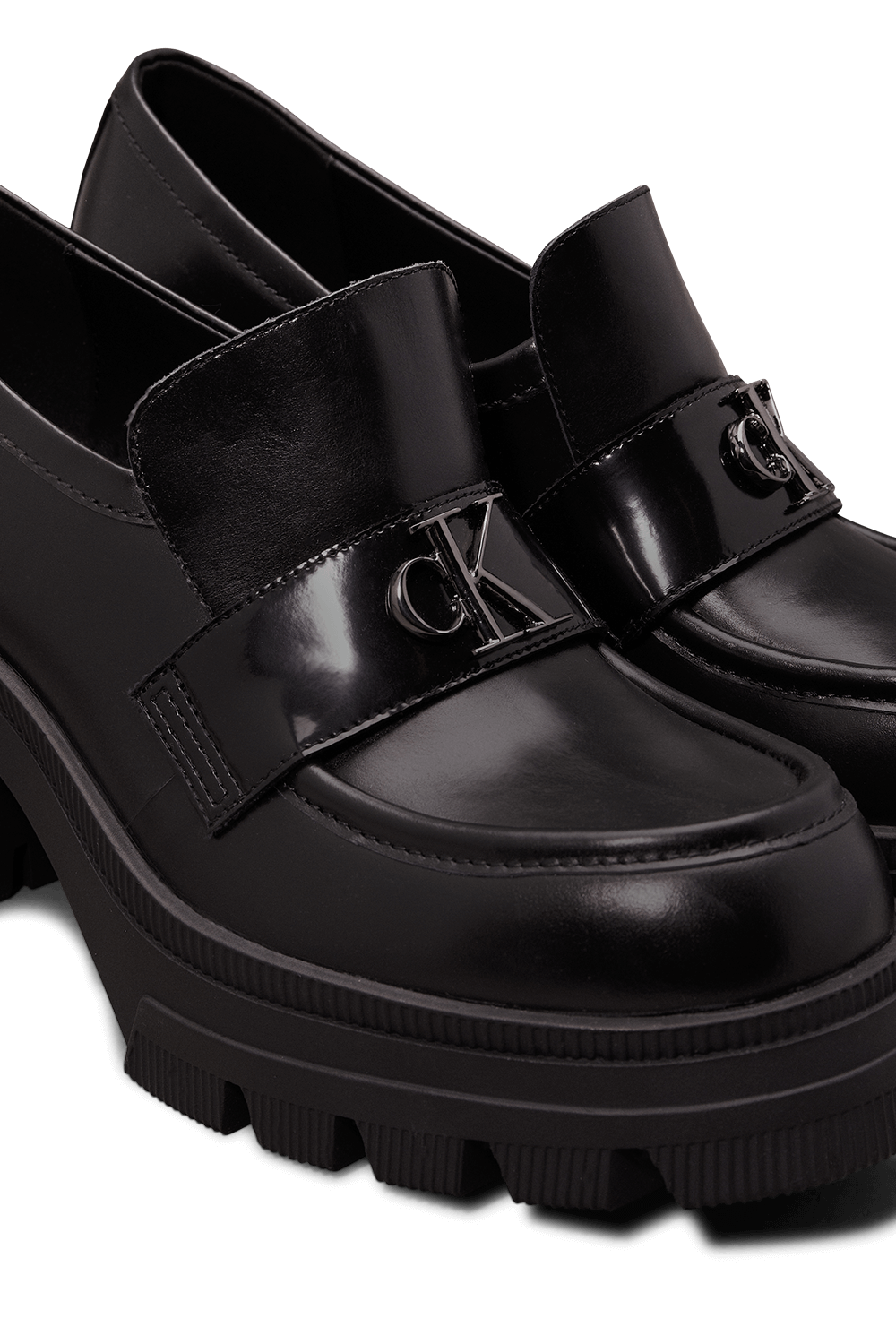 תמונת תקריב של נעלי מוקסינים צ'אנקיות