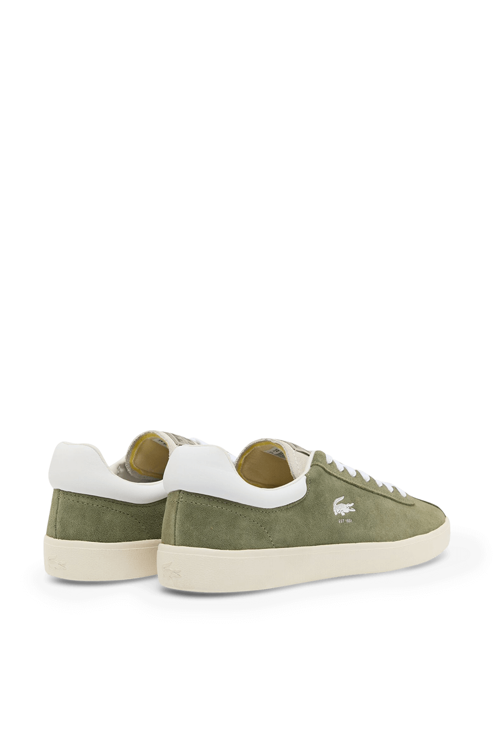 תמונה אחורית של נעלי סניקרס קורט