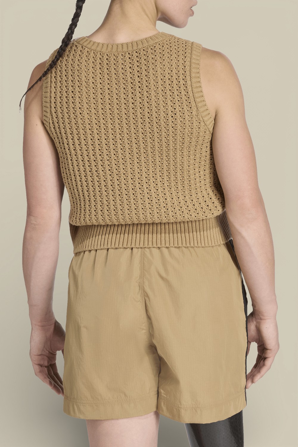 תמונת דוגמן אחורית של אפודה