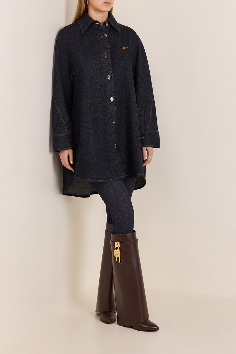 תמונת דוגמן קידמית של מגפי שארק