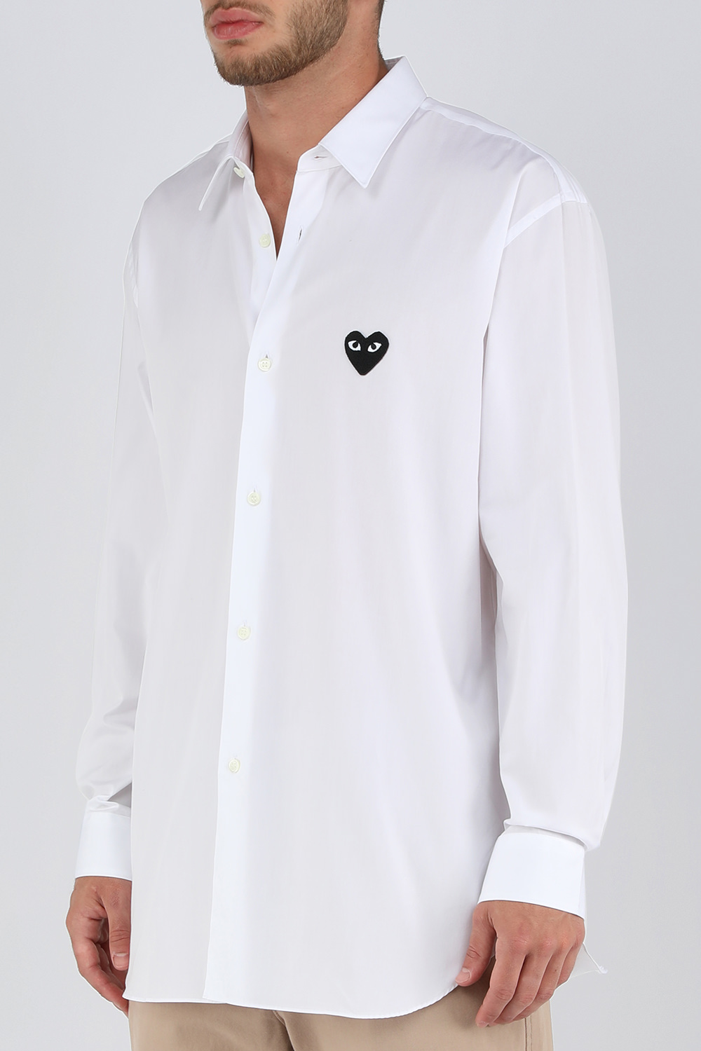 חולצה מכופתרת לבנה עם סמל הלב בגוון שחור COMME des GARCONS