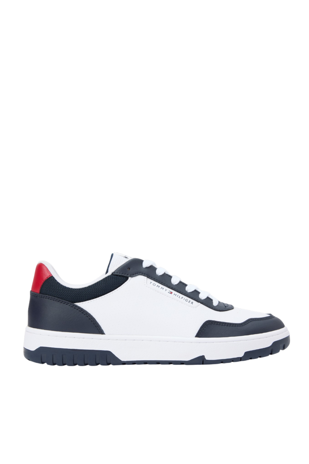 תמונה קידמית של סניקרס