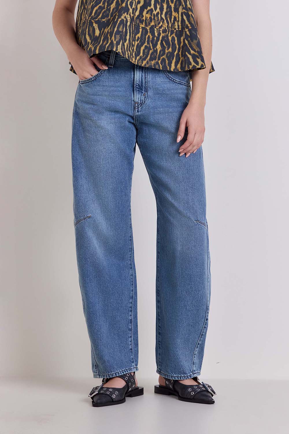 תמונת דוגמן קידמית של מכנסי ג'ינס סינצ' בגזרת ברל