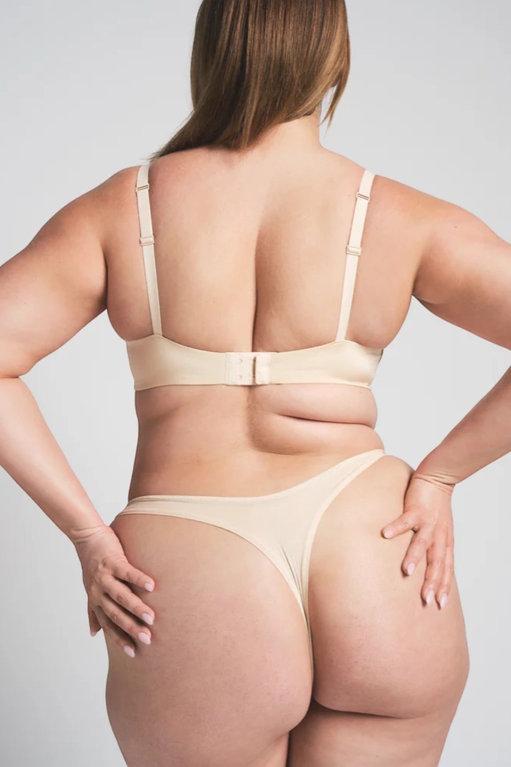 תמונת דוגמן אחורית של PUSH UP PLUNGE BRA