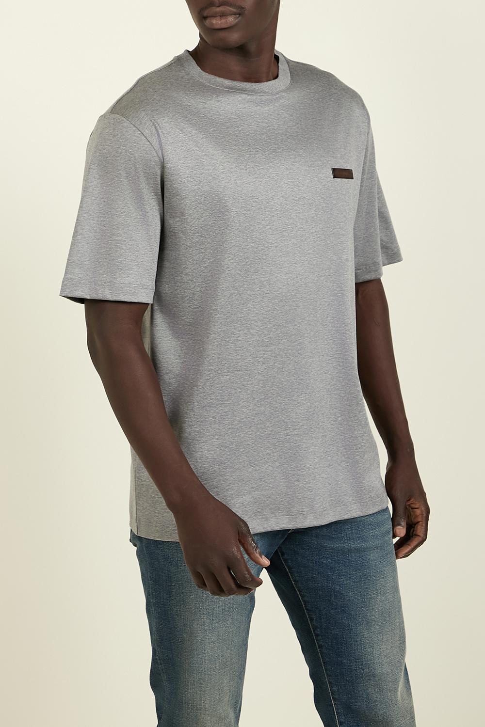 תמונת דוגמן קידמית של חולצת טי