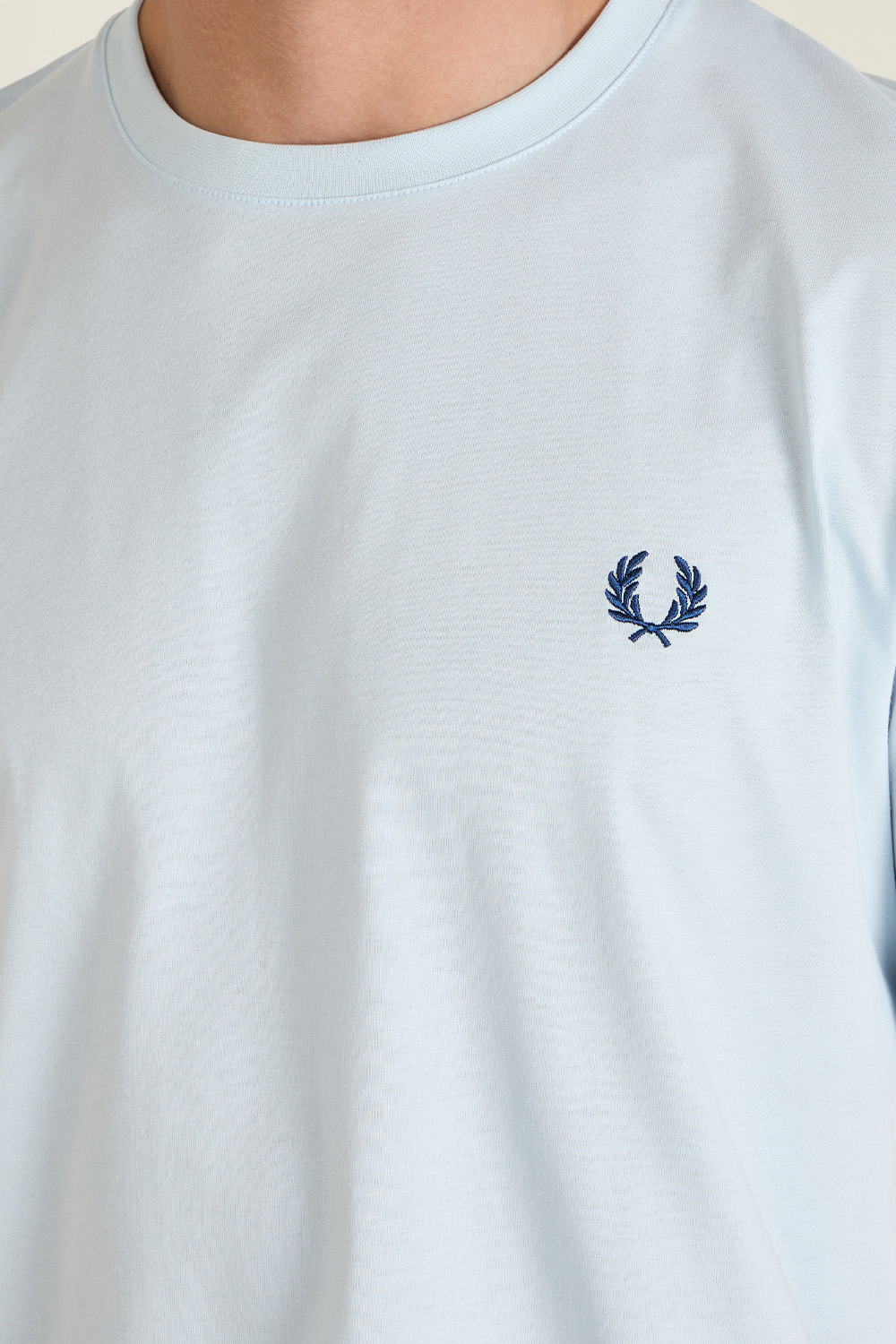 תמונת תקריב דוגמן של חולצת טי