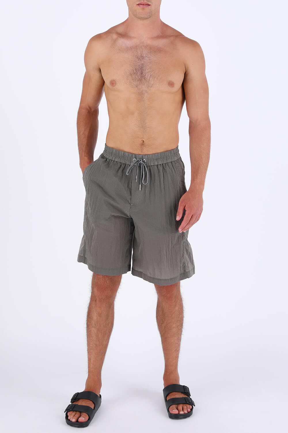 תמונת דוגמן קידמית של Sandals With Adjustable Straps in Black