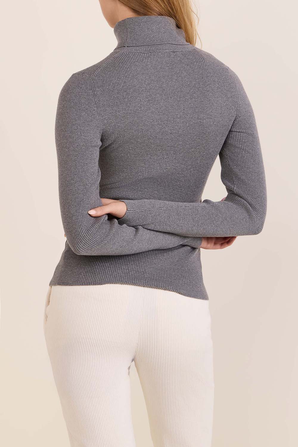 תמונת דוגמן אחורית של חולצת גולף