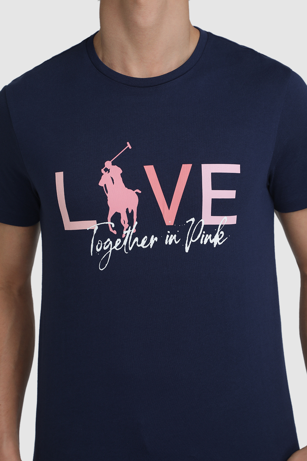 תמונת תקריב דוגמן של חולצת טי