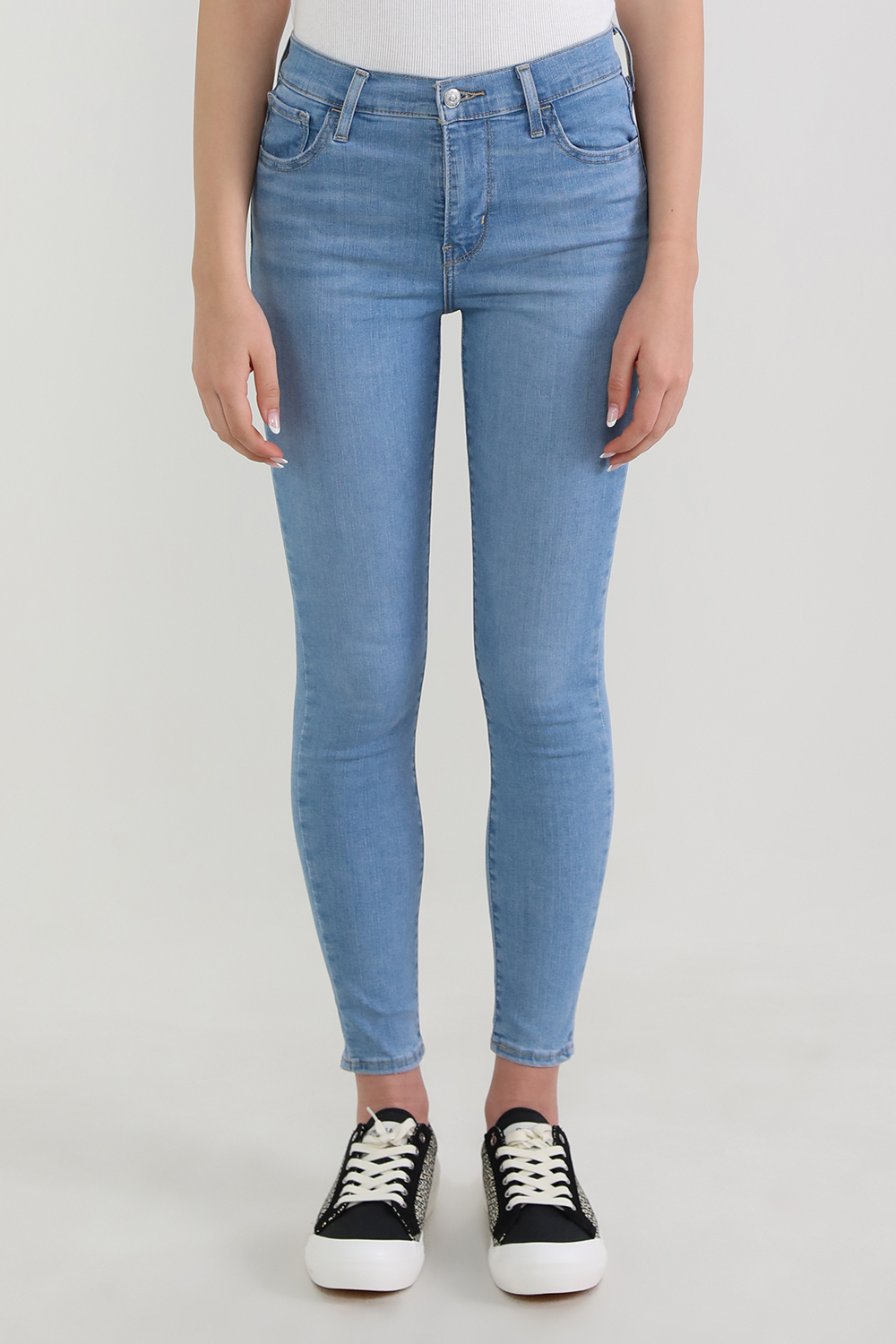 תמונת דוגמן קידמית של מכנסי סקיני ג'ינס 720 היי רייס בשטיפה בהירה