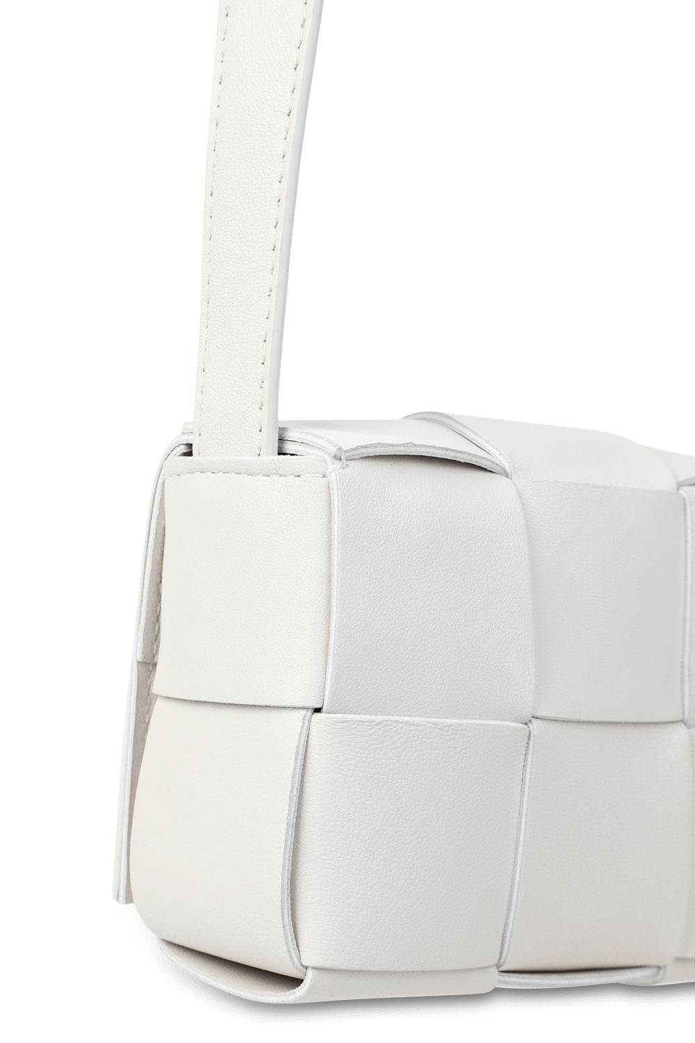 תמונת תקריב של תיק קרוסבודי קנדי קסטה בגודל מיני מעור