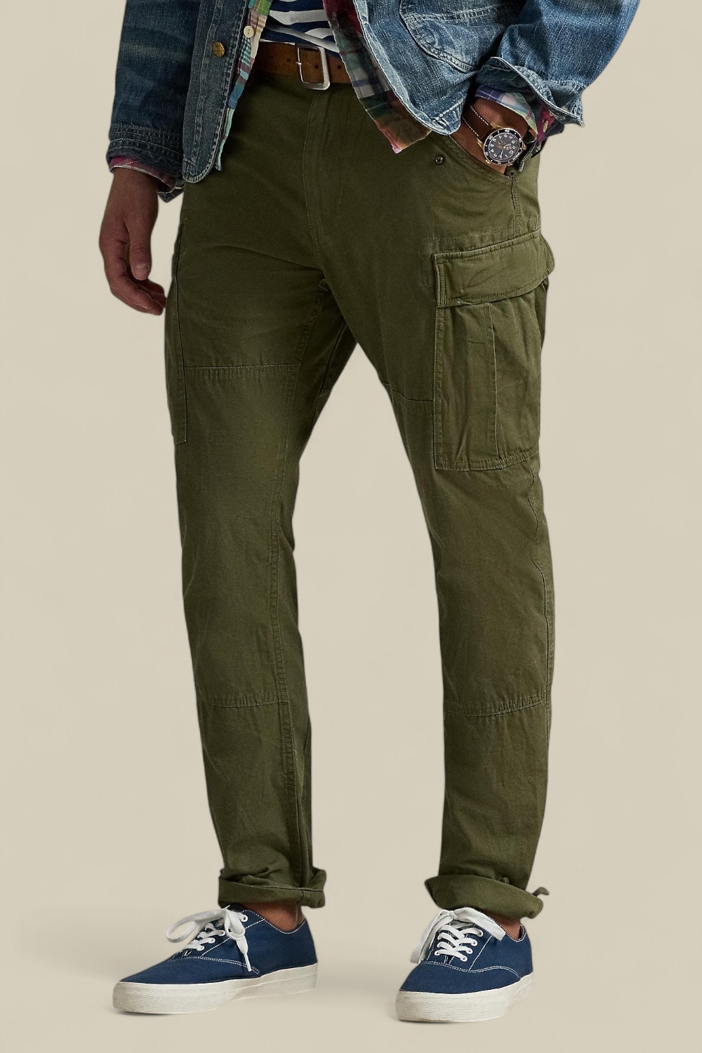 תמונת דוגמן קידמית של מכנסי קרגו