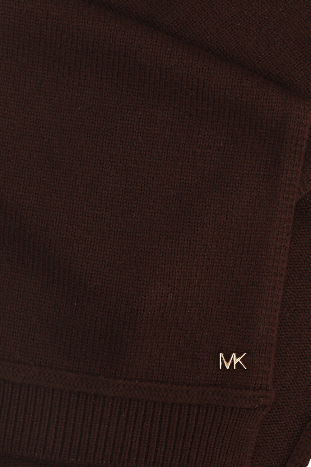 תמונה אחורית של צעיף סרוג