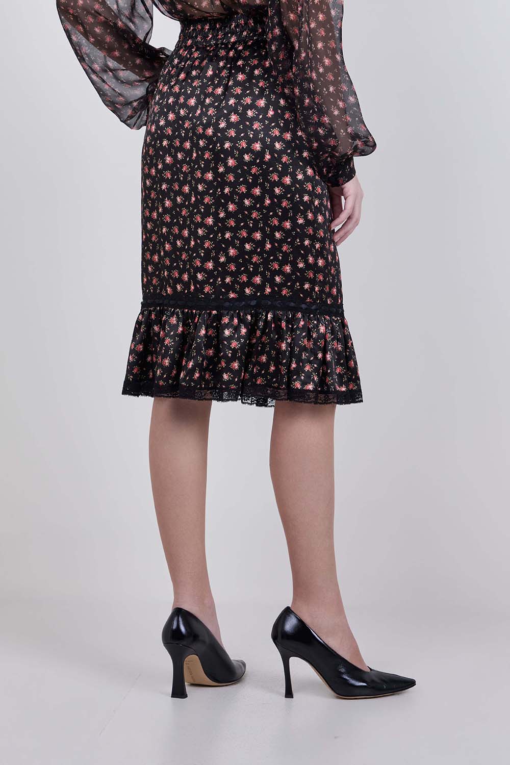 תמונת דוגמן אחורית של חצאית משי מידי