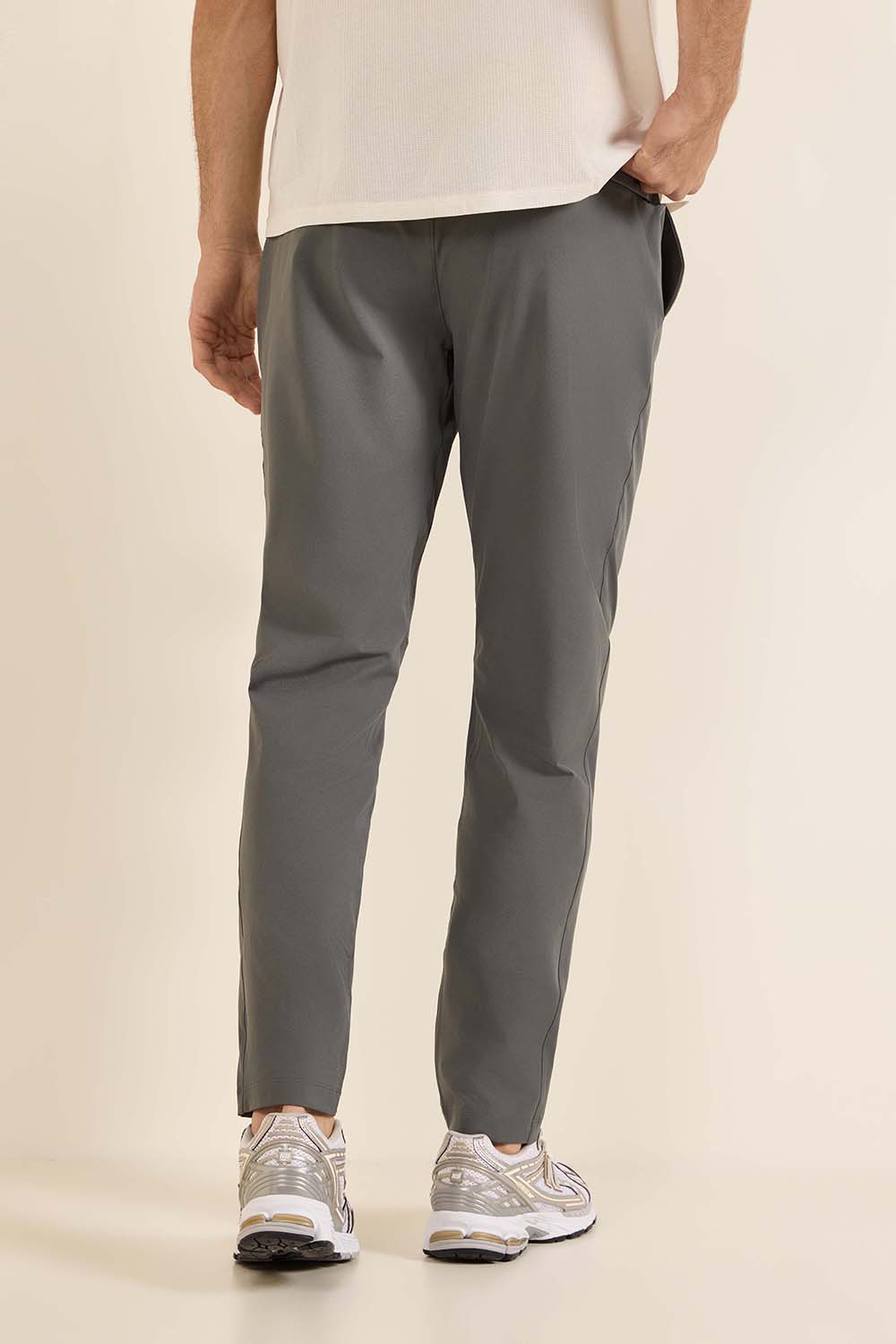 תמונת דוגמן אחורית של Zeroed In Slim-Fit Pant Regular