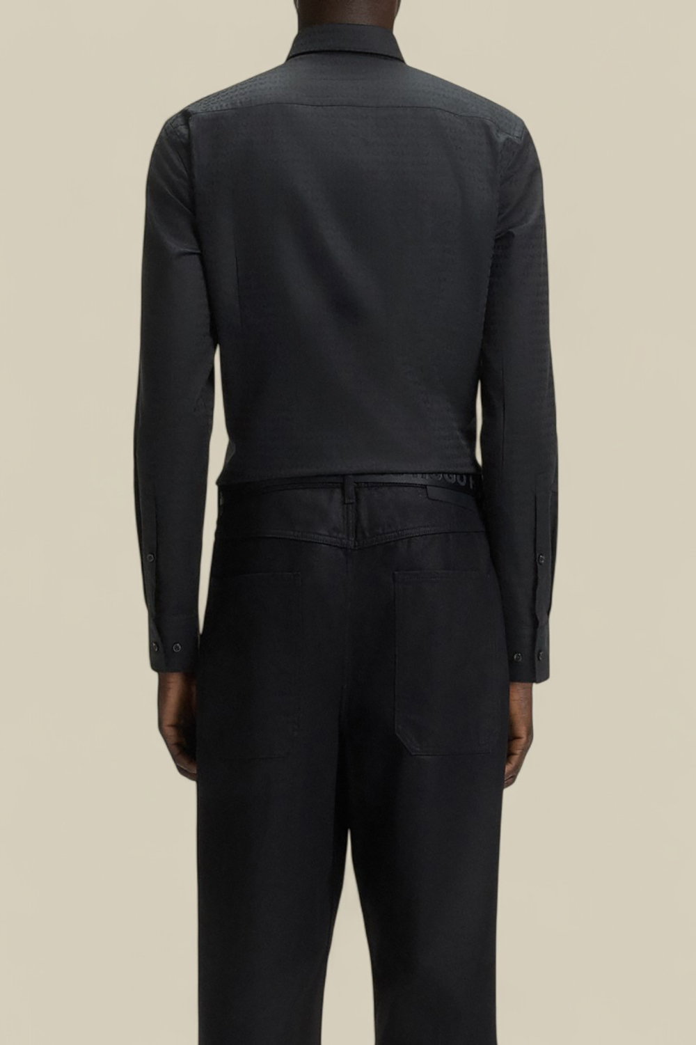 תמונת דוגמן אחורית של חולצת מכופתרת