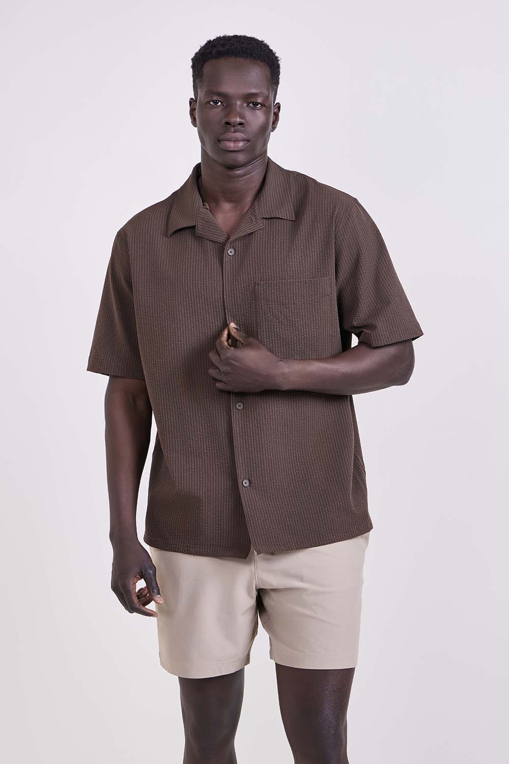 תמונת דוגמן קידמית של Airing Easy Camp-Collar Shirt *Textured