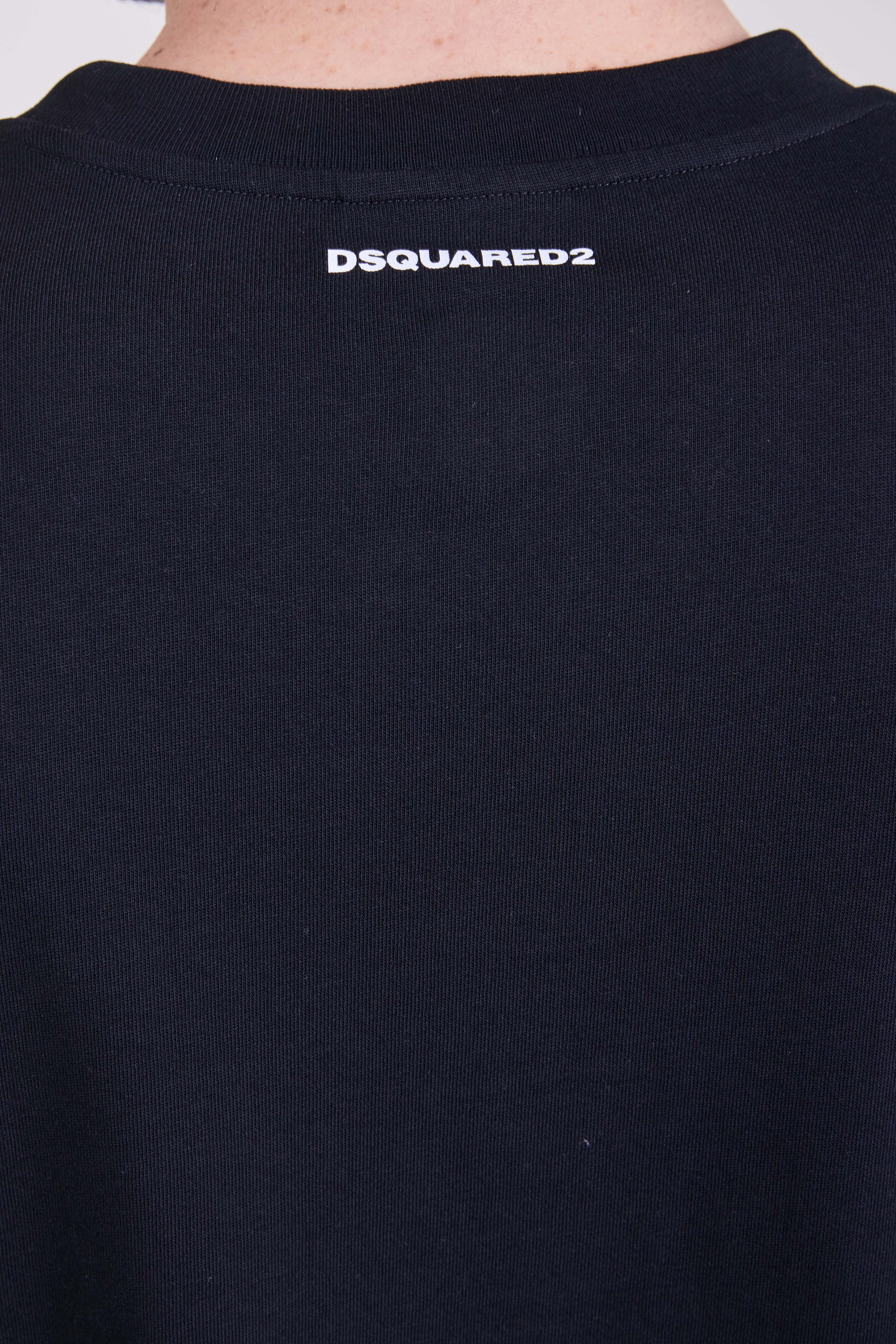 תמונת תקריב דוגמן של חולצת טי