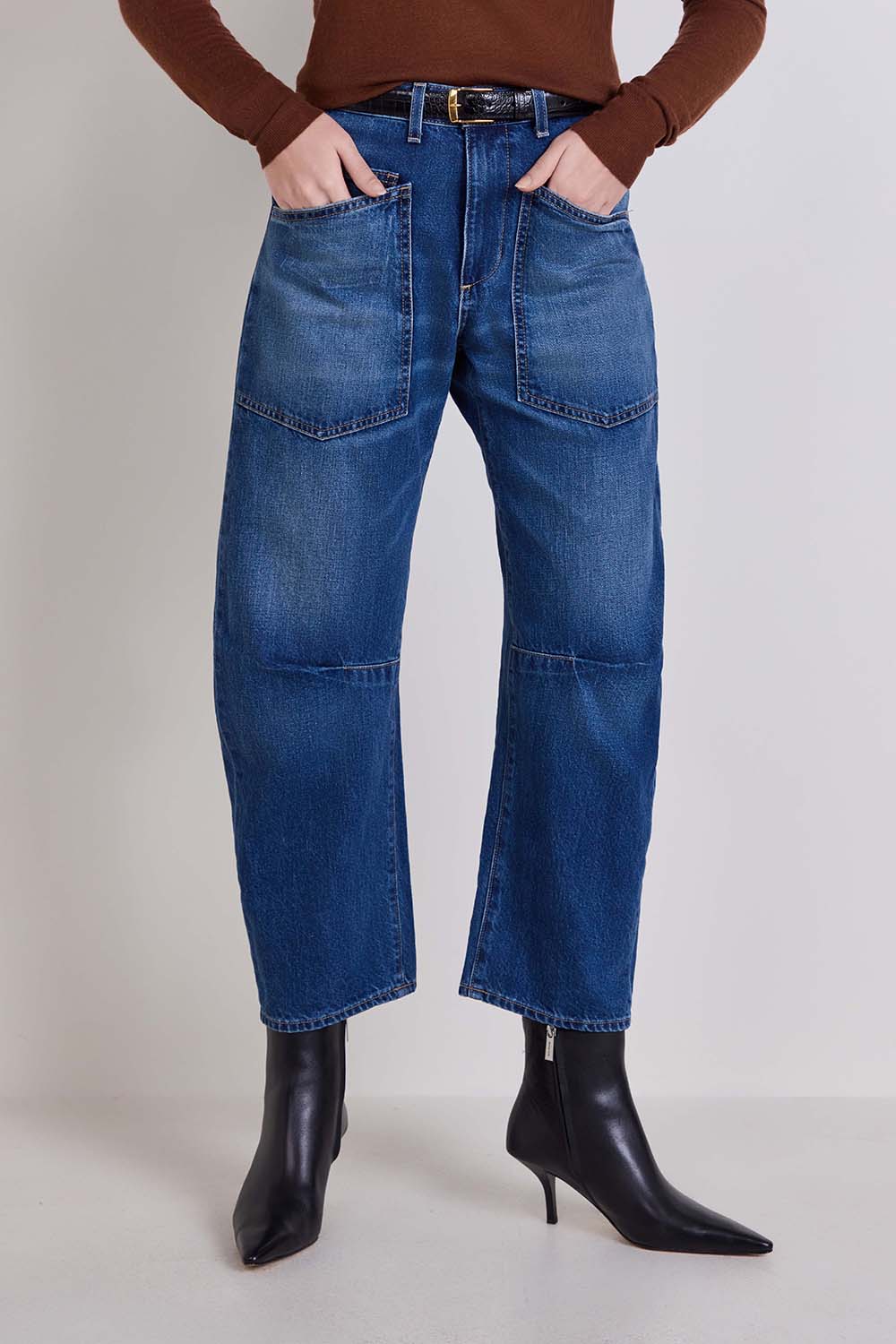תמונת דוגמן קידמית של מכנסי ג'ינס בגזרת ברל
