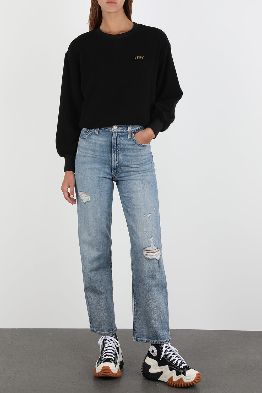 תמונת דוגמן קידמית של נעלי סניקרס סטאר מושין שחורות ברכיסה גבוהה