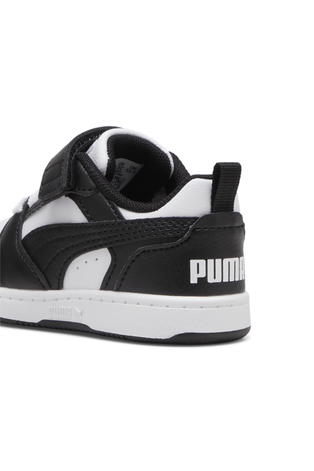 תמונת פנים של נעלי סניקרס