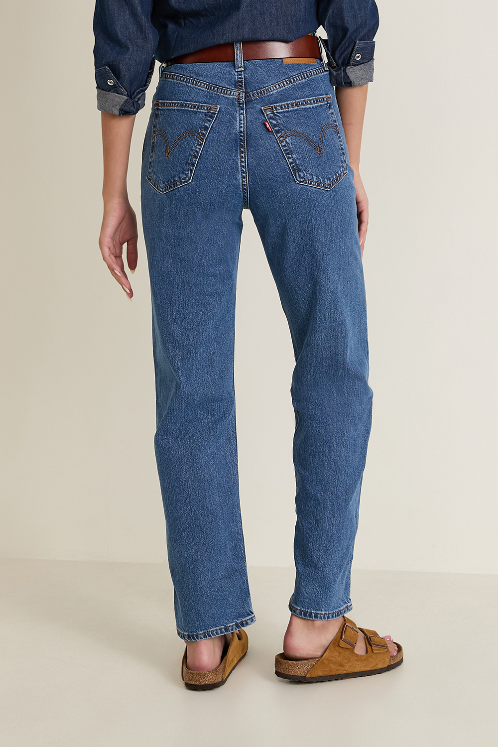 תמונת דוגמן אחורית של מכנסי ג'ינס ריבקייג'