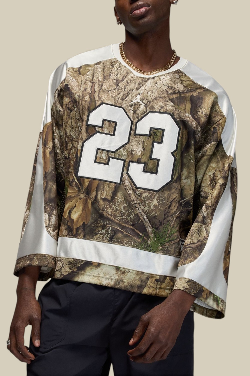 תמונת דוגמן קידמית של חולצת הוקי אוברסייז נייקי ג'ורדן X רילטריי