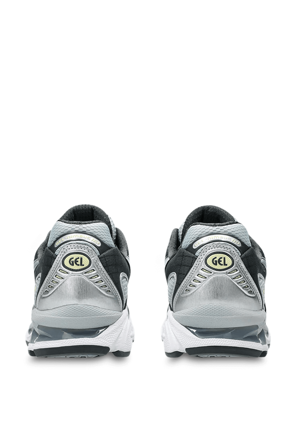 תמונת תקריב של נעלי סניקרס נימבוס 10.1