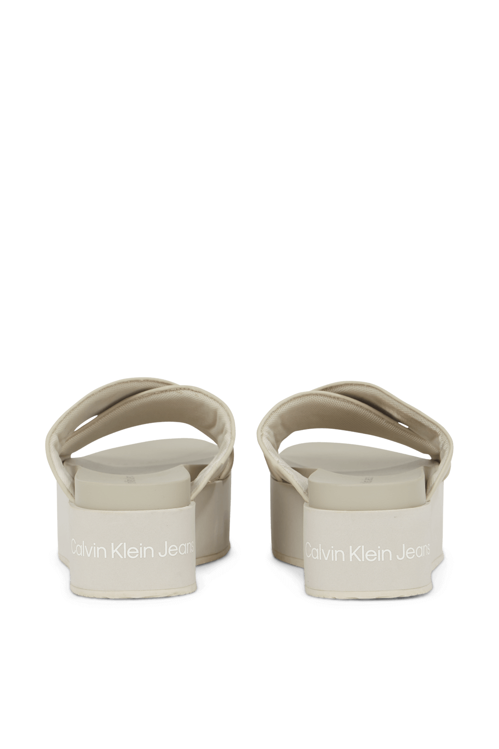 תמונת תקריב של כפכפי סליידס פלטפורמה