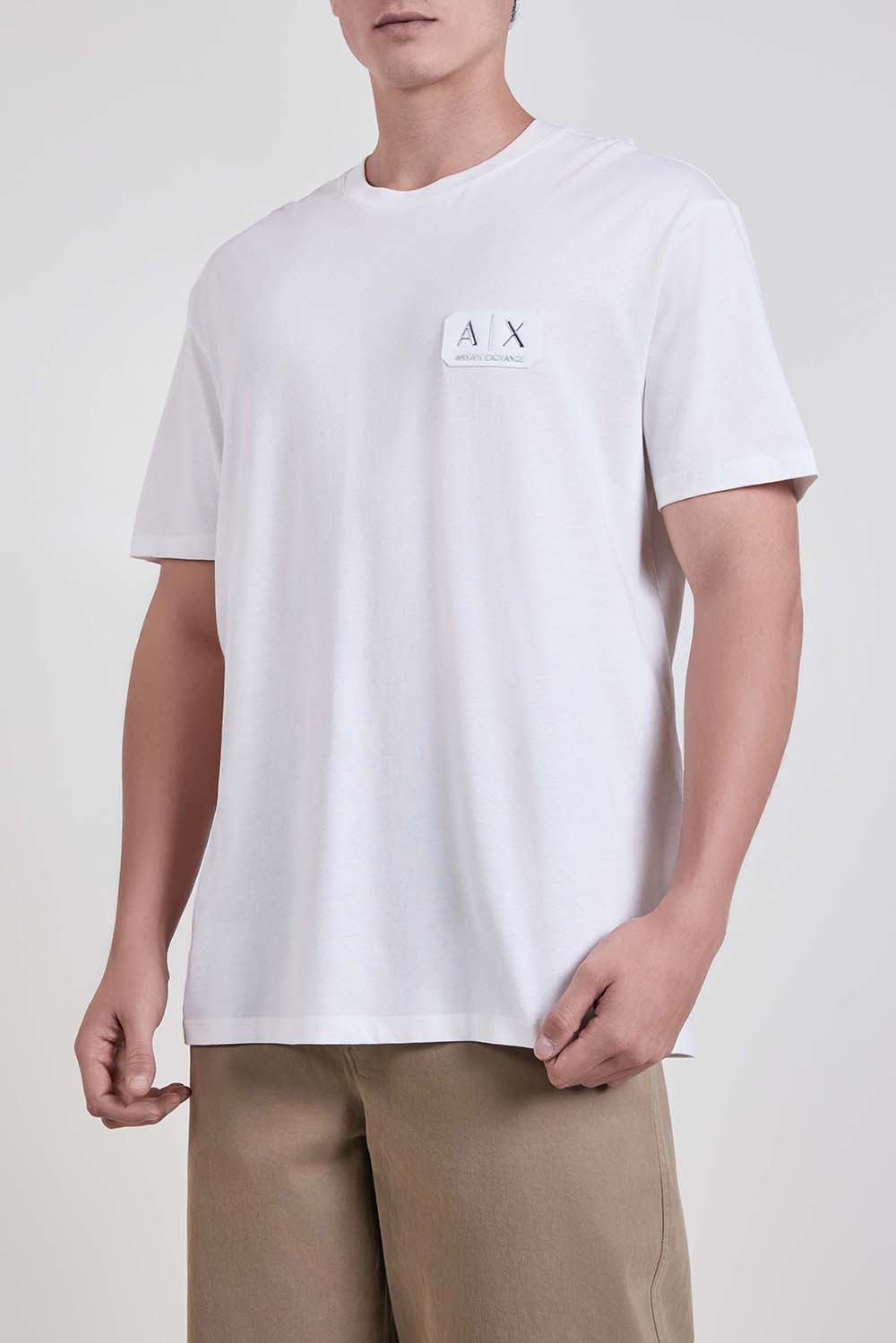 תמונת דוגמן קידמית של חולצת טי בגזרה משוחררת