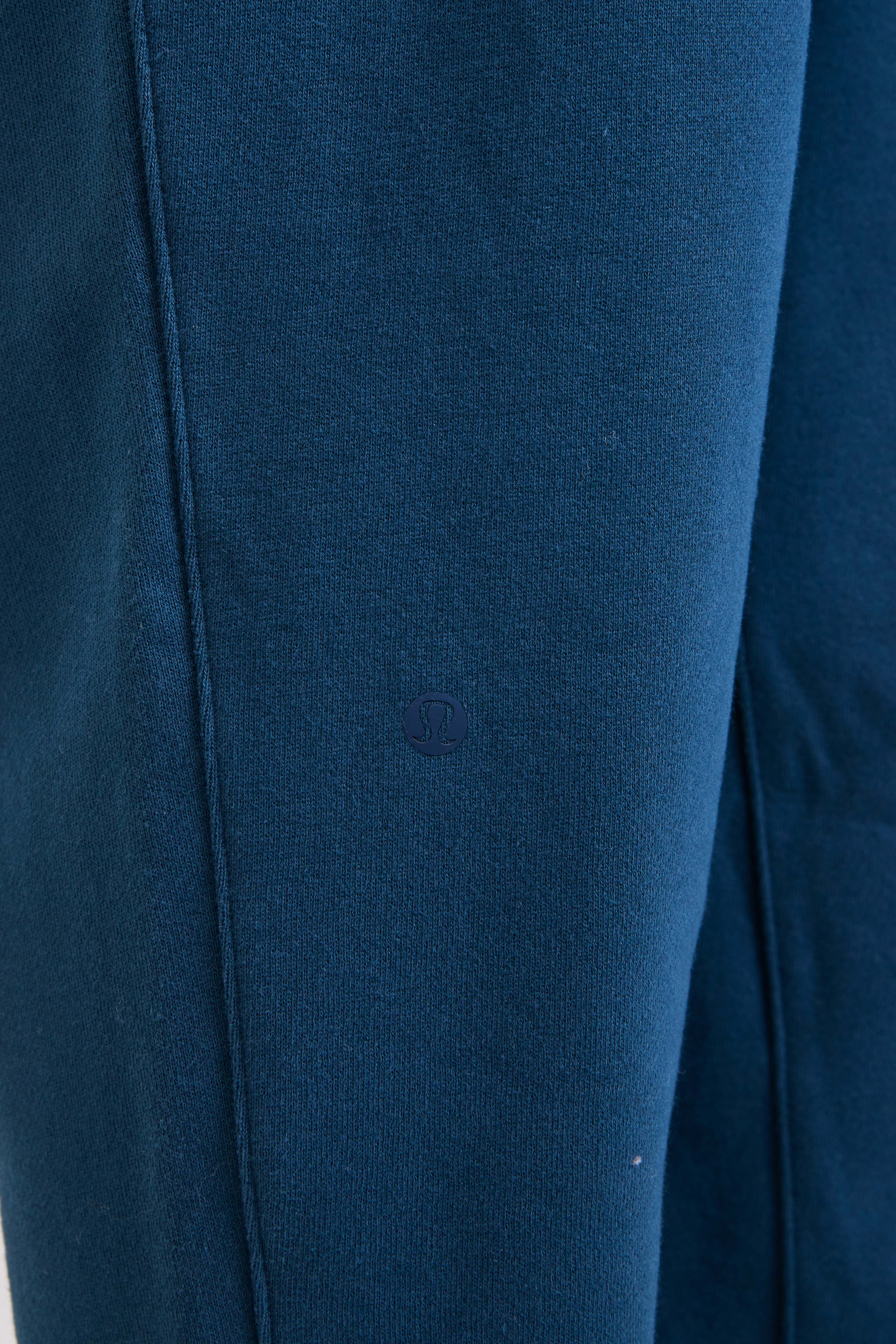 תמונת תקריב דוגמן של Steady State Classic-Fit Jogger Regular
